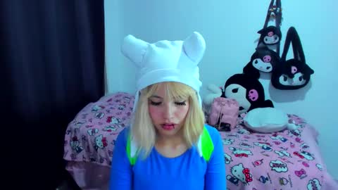 Snapshot of azu_moure chatting on November 2025 01:51:02 AM Azu Moure online show from November 2025 01:51:02 AM