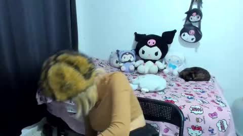 Snapshot of azu_moure chatting on November 2025 12:54:01 AM Azu Moure online show from November 2025 12:54:01 AM