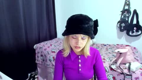 Azu Moure online show from November 2025 01:05:01 AM