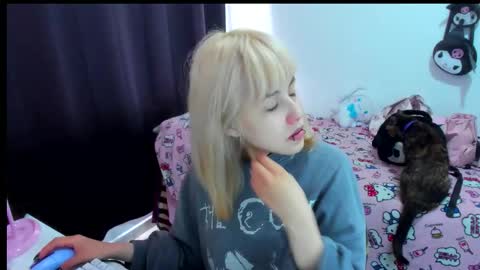 Azu Moure online show from December 2025 02:44:02 PM