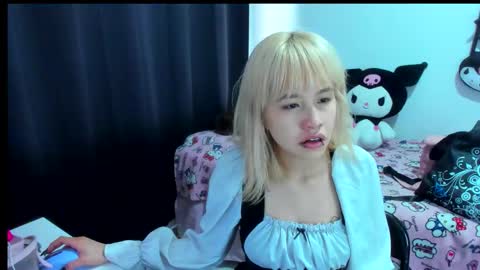 Azu Moure online show from December 2025 04:37:02 PM