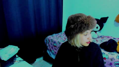 Snapshot of azu_moure chatting on March 2026 04:18:01 AM Azu Moure online show from March 2026 04:18:01 AM