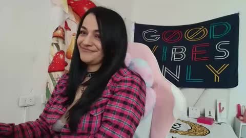 Azucena R online show from April 2026 03:37:02 PM