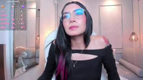 Azura online show from October 2025 08:05:02 PM