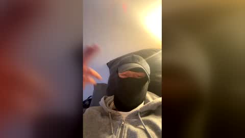 Snapshot of b1g28 chatting on April 2026 09:34:03 PM b1g28 online show from April 2026 09:34:03 PM