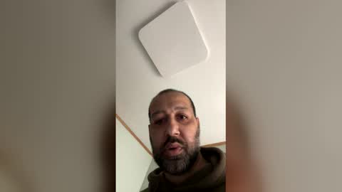 Snapshot of b945061 chatting on April 2026 06:24:02 PM b945061 online show from April 2026 06:24:02 PM