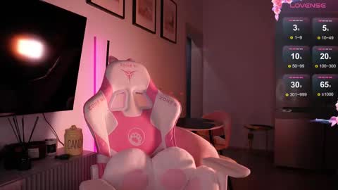 Bonnie  online show from November 2025 01:10:02 PM