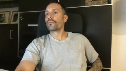 Snapshot of babakeror chatting on November 2025 12:46:02 AM BKR online show from November 2025 12:46:02 AM