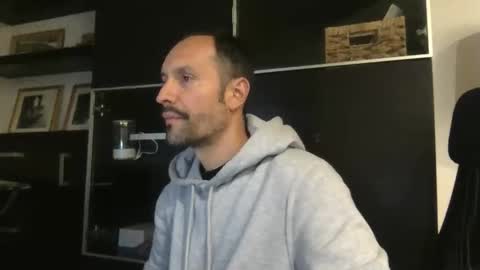 Snapshot of babakeror chatting on November 2025 11:49:02 PM BKR online show from November 2025 11:49:02 PM