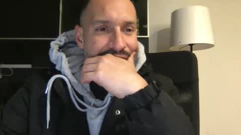 Snapshot of babakeror chatting on November 2025 02:54:01 AM BKR online show from November 2025 02:54:01 AM