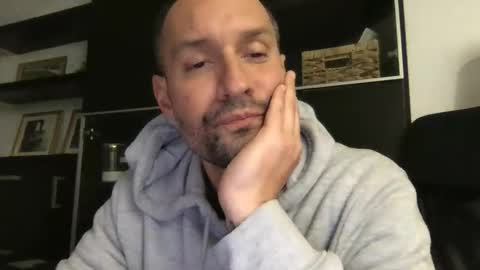 Snapshot of babakeror chatting on November 2025 01:04:02 AM BKR online show from November 2025 01:04:02 AM