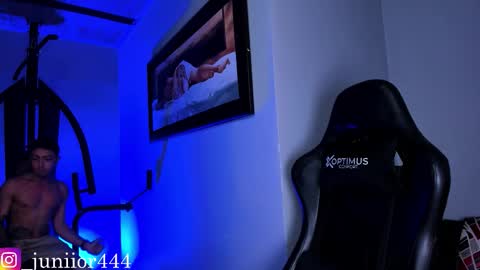 Junior       Independent Model online show from December 2025 03:55:02 AM