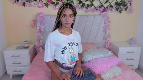 Snapshot of baby_kaliope chatting on December 2024 02:33:01 AM Kaliope online show from December 2024 02:33:01 AM