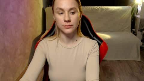 baby_kitte online show from April 2026 06:19:01 AM