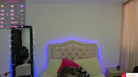 Dulce  Stefa  online show from February 2025 12:44:02 PM