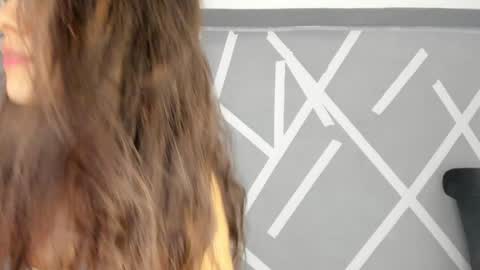 Aylin  online show from December 2024 12:07:02 PM