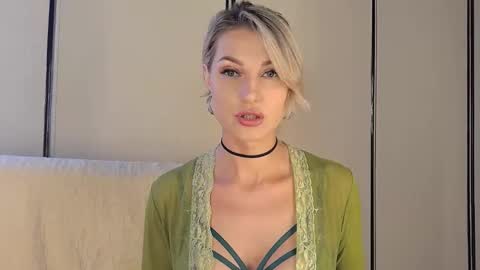 Kate online show from September 2025 03:38:02 PM