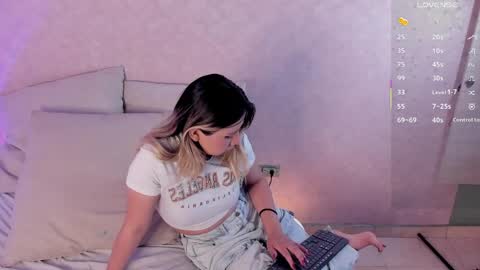 Snapshot of babyfoxxx_ chatting on April 2026 12:10:01 PM babyfoxxx_ online show from April 2026 12:10:01 PM