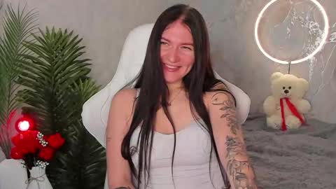 Sophia online show from November 2025 03:52:01 AM