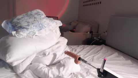 Susie  online every day except weekends    lets use FACK MACHINE in pvt online show from September 2025 03:13:01 PM