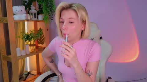Elly online show from June 2026 03:52:02 AM
