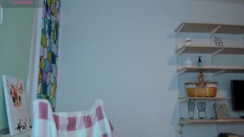 Kira online show from November 2025 01:48:01 PM