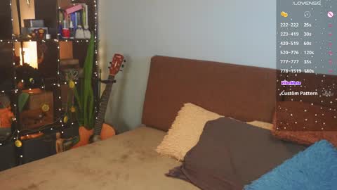 Snapshot of bananya_kitty chatting on April 2026 07:30:01 AM Ellen and online show from April 2026 07:30:01 AM