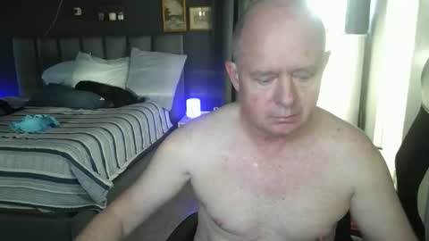 Snapshot of banging2705 chatting on November 2025 03:52:02 AM Banging2705 online show from November 2025 03:52:02 AM