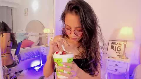 Snapshot of barbara_twerk chatting on March 2026 11:37:01 PM Barbara online show from March 2026 11:37:01 PM