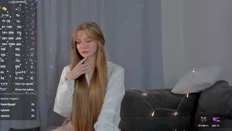 Snapshot of barbbiiedoll chatting on December 2024 10:20:02 PM Kendall online show from December 2024 10:20:02 PM