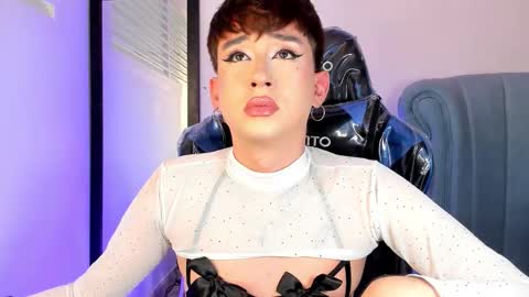 Snapshot of barbie_boy_ chatting on February 2026 06:32:02 AM I work from home this is my room 3 online show from February 2026 06:32:02 AM