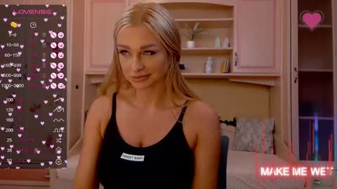 Snapshot of barbie_kiss1 chatting on December 2024 01:25:01 AM barbie online show from December 2024 01:25:01 AM