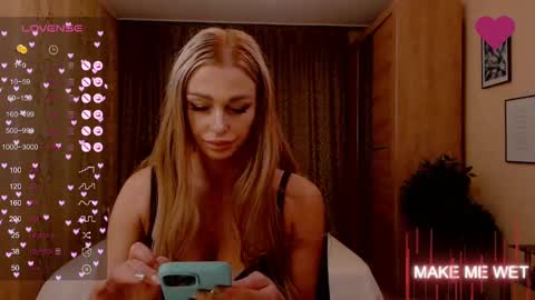 Snapshot of barbie_kiss1 chatting on December 2024 01:22:01 AM barbie online show from December 2024 01:22:01 AM