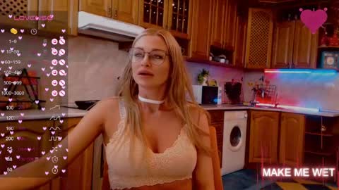 Snapshot of barbie_kiss1 chatting on December 2024 05:57:02 AM barbie online show from December 2024 05:57:02 AM