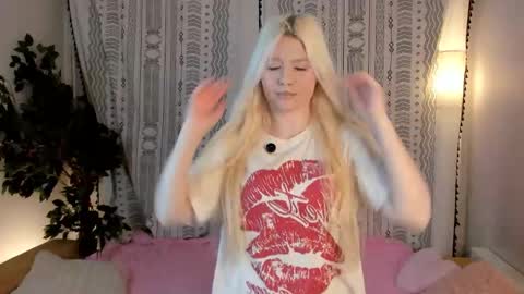 Snapshot of barbie_lizzie chatting on December 2025 07:47:02 AM Lizzie - barbie girl . online show from December 2025 07:47:02 AM