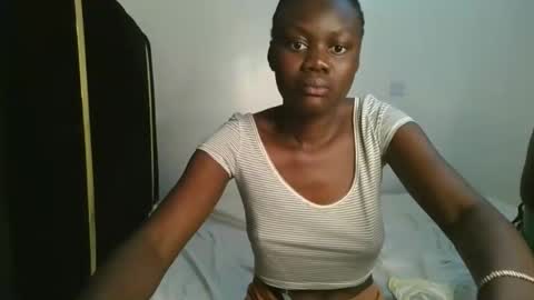 Snapshot of barbie_queen2 chatting on September 2025 03:46:02 PM queen online show from September 2025 03:46:02 PM