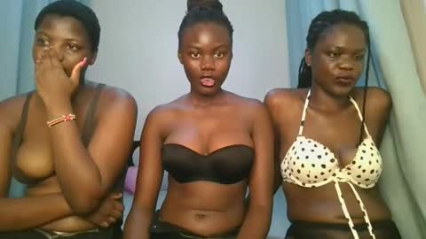 Snapshot of barbie_queen2 chatting on September 2025 01:21:01 AM queen online show from September 2025 01:21:01 AM