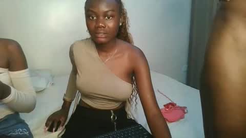 Snapshot of barbie_queen2 chatting on October 2025 05:35:01 PM queen online show from October 2025 05:35:01 PM