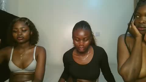 Snapshot of barbie_queen2 chatting on October 2025 08:09:02 PM queen online show from October 2025 08:09:02 PM