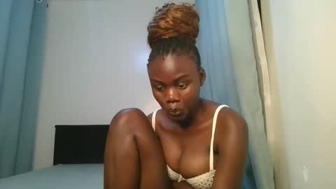 Snapshot of barbie_queen2 chatting on November 2025 11:51:01 PM queen online show from November 2025 11:51:01 PM