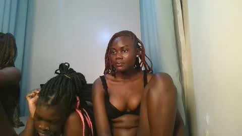 Snapshot of barbie_queen2 chatting on November 2025 10:54:01 PM queen online show from November 2025 10:54:01 PM