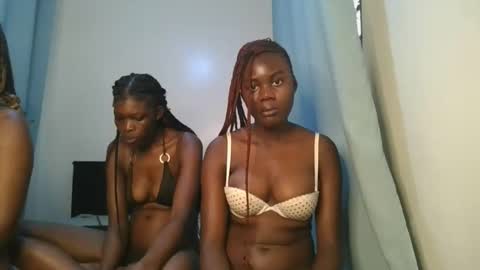 Snapshot of barbie_queen2 chatting on November 2025 01:33:02 PM queen online show from November 2025 01:33:02 PM