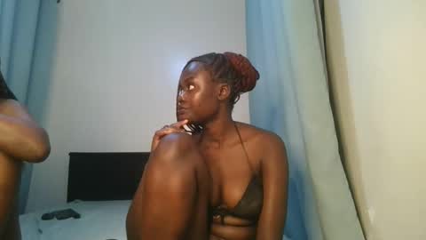 Snapshot of barbie_queen2 chatting on November 2025 01:39:01 AM queen online show from November 2025 01:39:01 AM