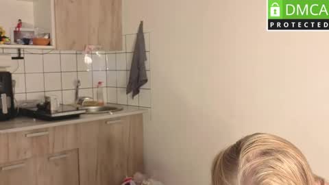 Snapshot of barbie_staze chatting on April 2026 08:06:01 PM Barbie Staze online show from April 2026 08:06:01 PM