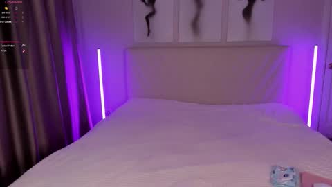  Emma online show from November 2025 08:35:02 PM