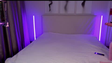 Snapshot of barbielina_ chatting on March 2026 09:43:01 PM Emma online show from March 2026 09:43:01 PM