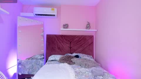 Luna online show from February 2025 04:09:02 PM