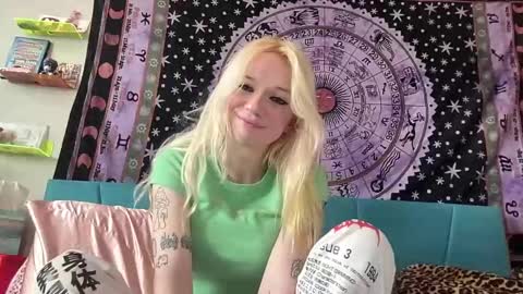 Snapshot of bardoteyed chatting on January 2025 06:35:01 PM Bardot Eyed online show from January 2025 06:35:01 PM