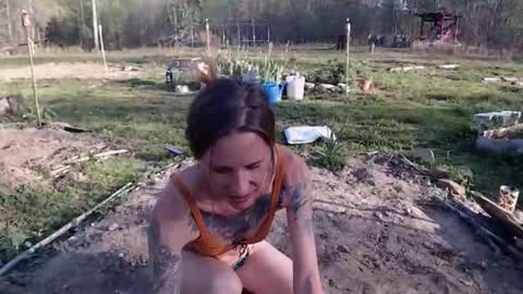 Snapshot of barefootmuse chatting on April 2026 10:38:01 PM BareFootMuse online show from April 2026 10:38:01 PM