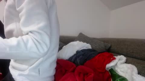 Snapshot of barelylegalblondy chatting on May 2026 06:27:02 PM Lena online show from May 2026 06:27:02 PM